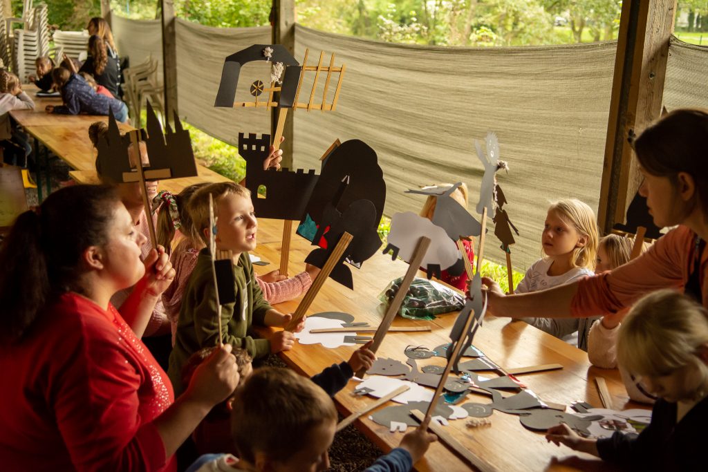 Uczniowie klas najmłodszych poznawali polskie legendy.