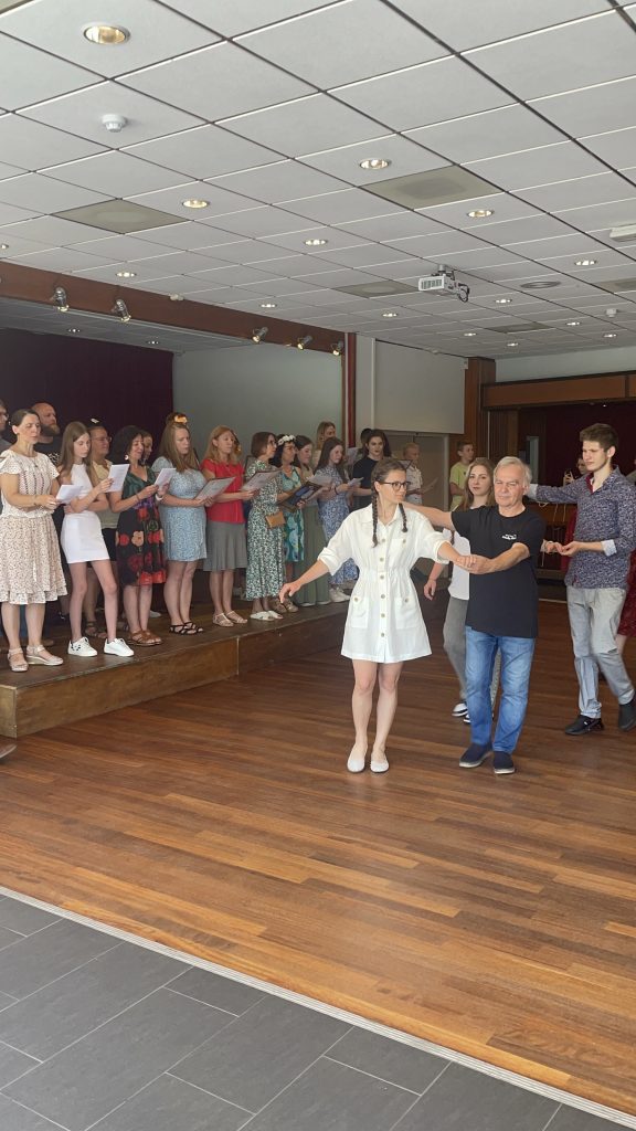 Poloneza czas zacząć!!! Warsztaty taneczne z udziałem uczniów klas licealnych i klasy 8