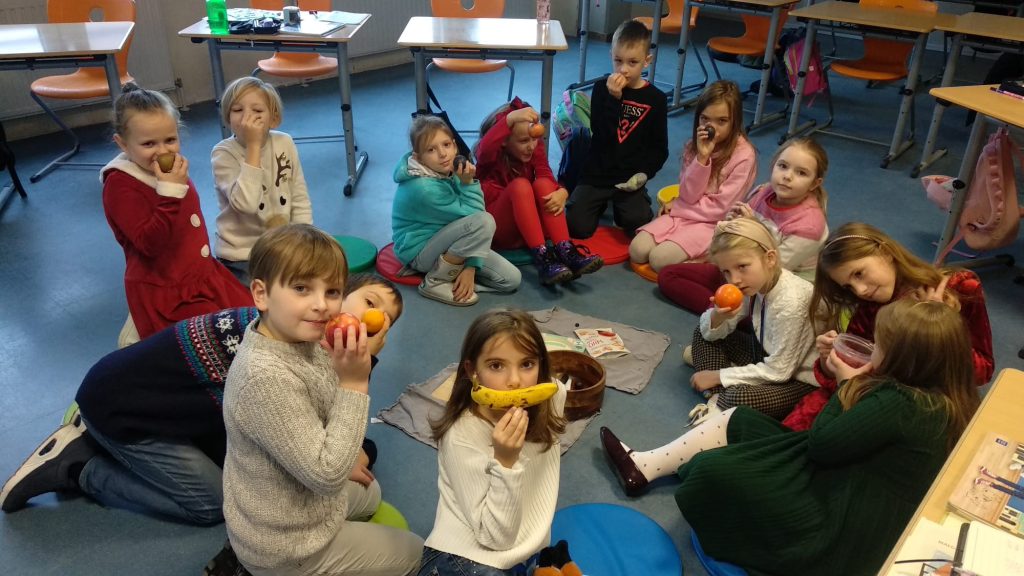 Zajęcia multisensoryczne w 1B i 3A – zdrowie przede wszystkim! 🍎