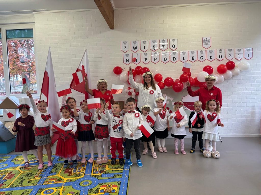 „Jesteśmy Polką i Polakiem” – Święto Niepodległości w Grupach: Biedronki, Pszczółki, Motylki i Świetliki