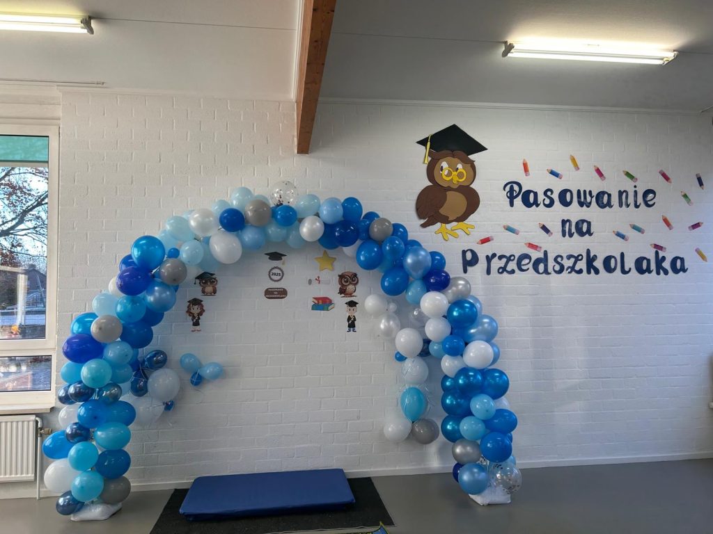 Pasowania nadszedł czas Przedszkolakiem będzie każdy z nas!!! Pasowanie w grupach Biedronki, Pszczółki, Motylki i Świetliki.