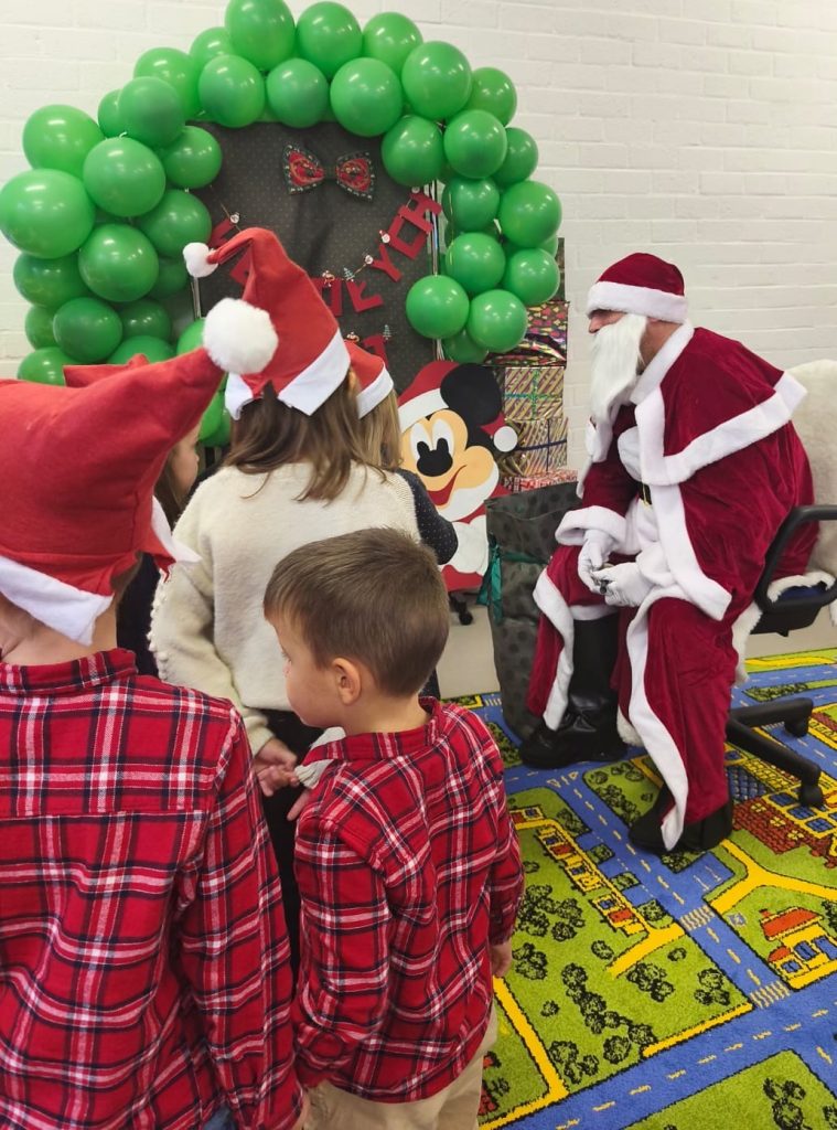 A Mikołaj pędzi, a Mikołaj gna…..